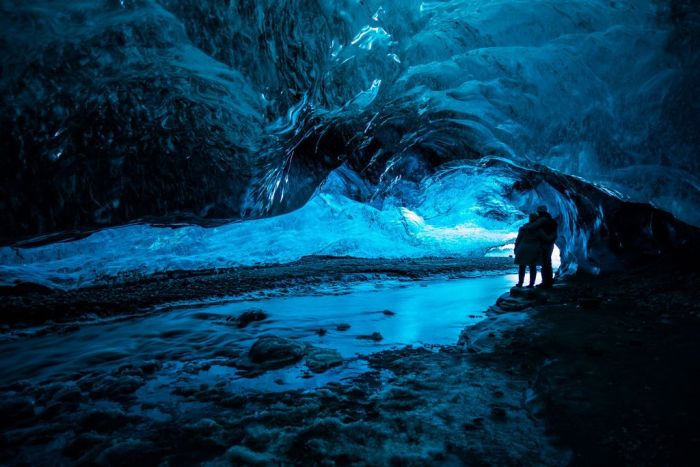Прогулка по пещерам Исландии с неожиданным финалом (9 фото)