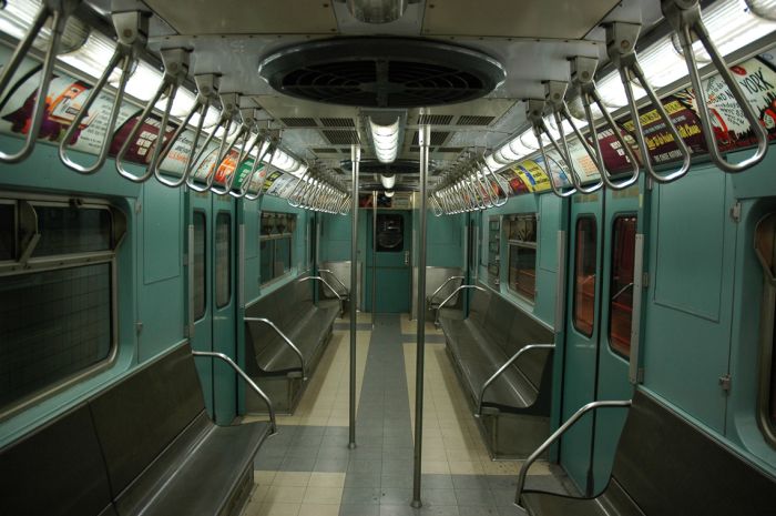 Вагоны метро в разных странах мира (30 фото)