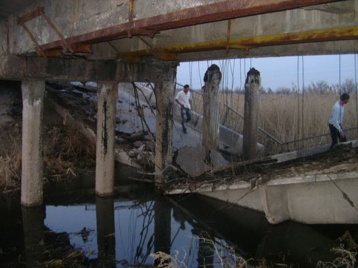 Водитель родился в рубашке: неожиданное обрушение моста (6 фото + видео)