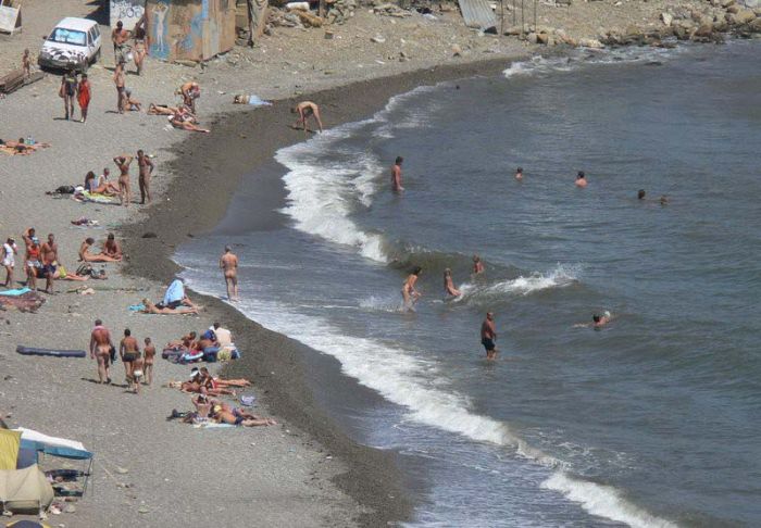 Лисья бухта - нудистский пляж в Крыму (26 фото)