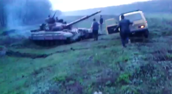 Активисты Самообороны захватили танк в Донецкой области