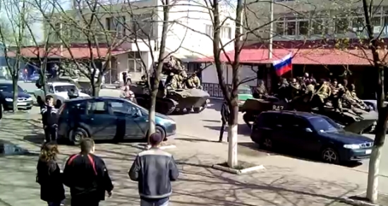 В Славянск прибыло 6 БТР с Российскими флагами