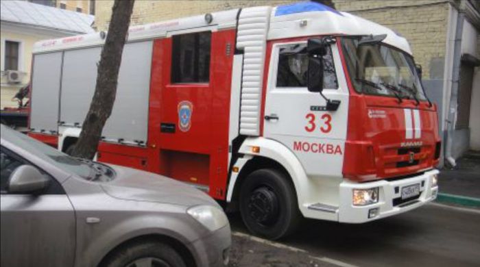 Спасение автомобиля от падения в 15-метровый котлован в Москве (5 фото + 2 видео)