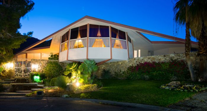 Дом Элвиса Пресли выставлен на продажу (33 фото)