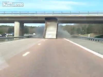 Водитель грузовика врезался в мост по собственной глупости (0.4 мб)