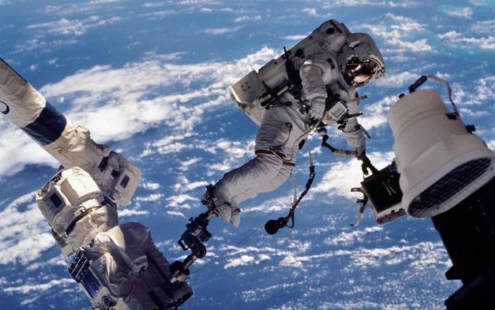 Сколько зарабатывают космонавты разных стран мира (5 фото)