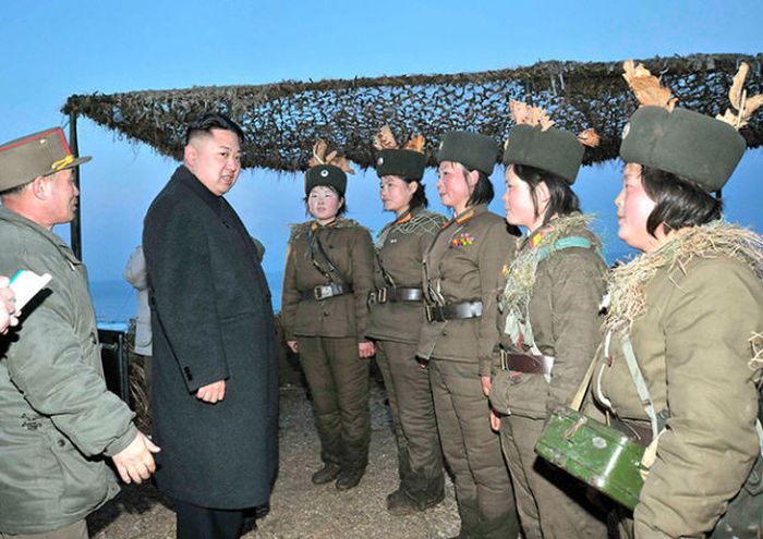Ким Чен Ын и народная любовь (37 фото)