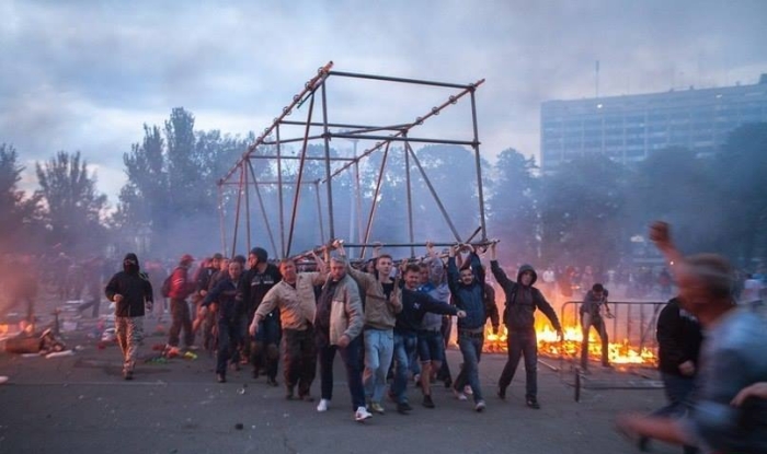 Спасение людей из горящего здания в Одессе (5 фото)