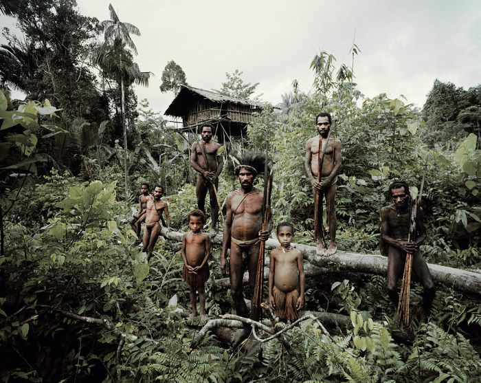 Индонезия и Папуа – Новая Гвинея: жизнь исчезающих племен (40 фото)