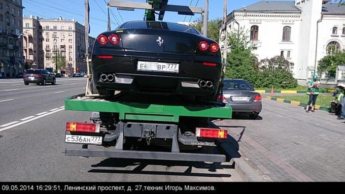 Не побоятся ли эвакуировать дорогие автомобили? (2 фото) Не побоятся ли эвакуировать дорогие автомобили? (2 фото)