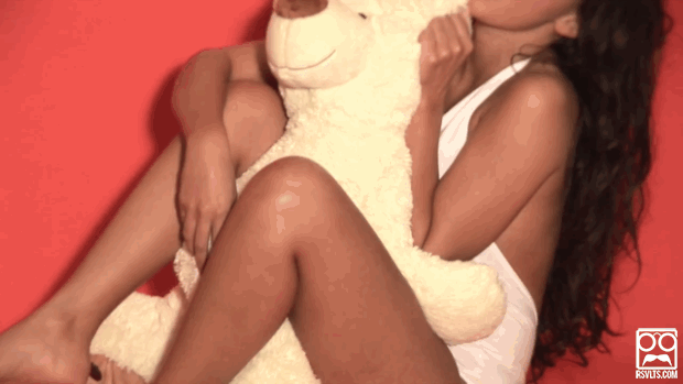 Мишель Киган - второе место в рейтинге самых сексуальных девушек в мире (40 гифок)