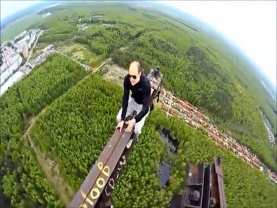 Сумасшедшие ребята демонстрируют мастерство на нереальной высоте