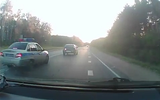 Пьяный водитель перевернул автомобиль ДПС