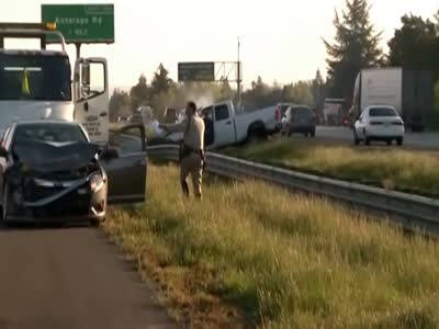 Массовая авария на американском шоссе (8.6 мб)