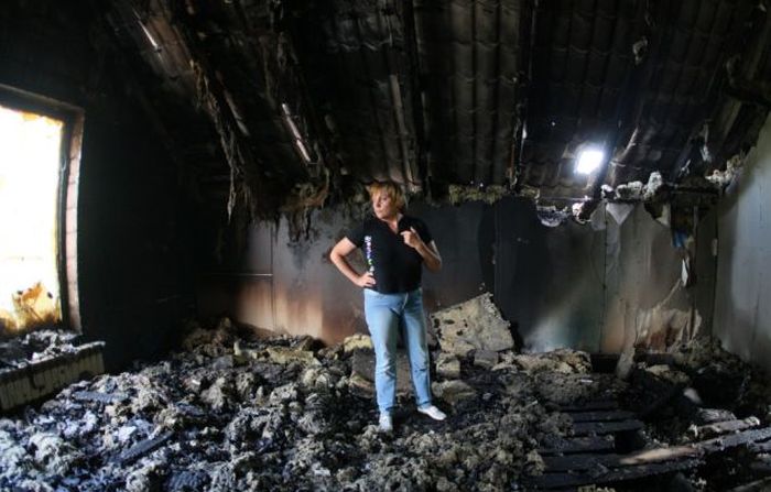 Последствия обстрела аэропорта в Донецке (19 фото)