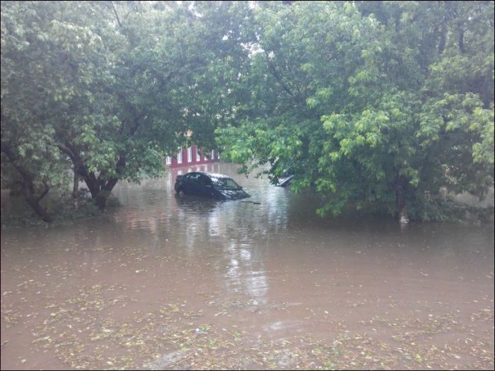 Наводнение в Смоленске после ливня с градом (32 фото)