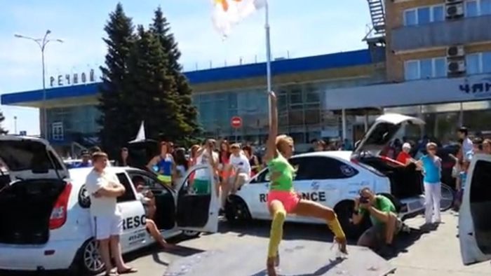 Откровенное представление на День защиты детей в Тольятти (3 фото + видео)