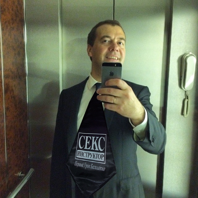 Прикольные фотожабы на селфи Медведева (43 фото)