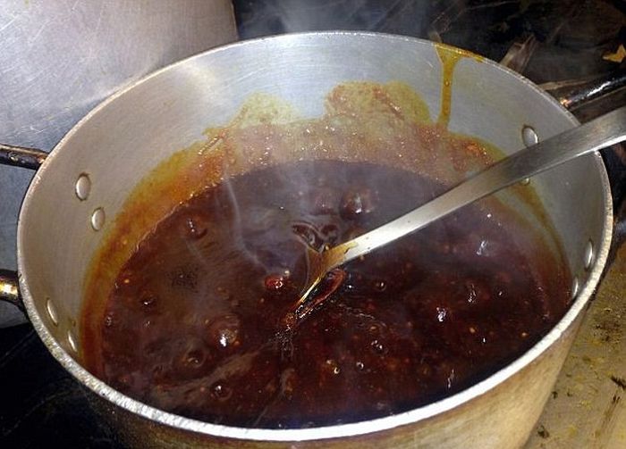 Самый острый в мире соус, который может отправить вас в реанимацию (7 фото)