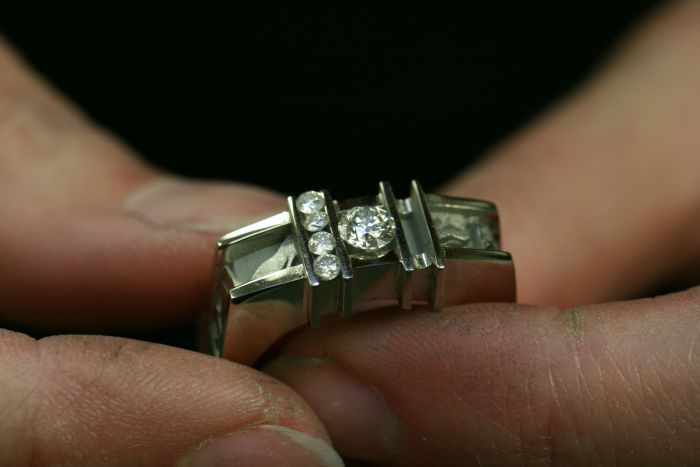 Девушка изготовила обручальные кольца своими руками (28 фото)