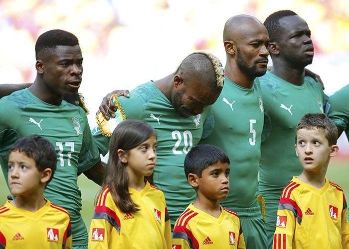 Игрок "Кот-д’Ивуара" не сдержал слез на поле (4 фото)