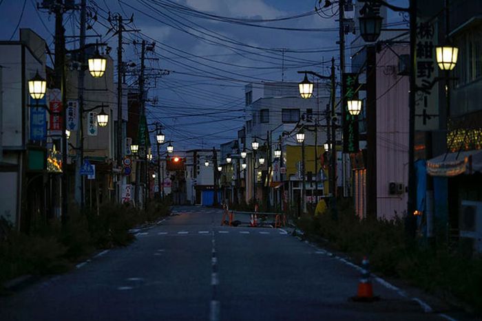 Окрестности АЭС Фукусима-1 два с половиной года спустя (24 фото)