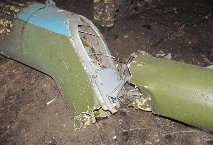 Фото с места крушения сбитого вертолета МИ-8 (24 фото)