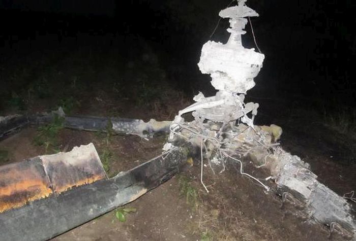 Фото с места крушения сбитого вертолета МИ-8 (24 фото)