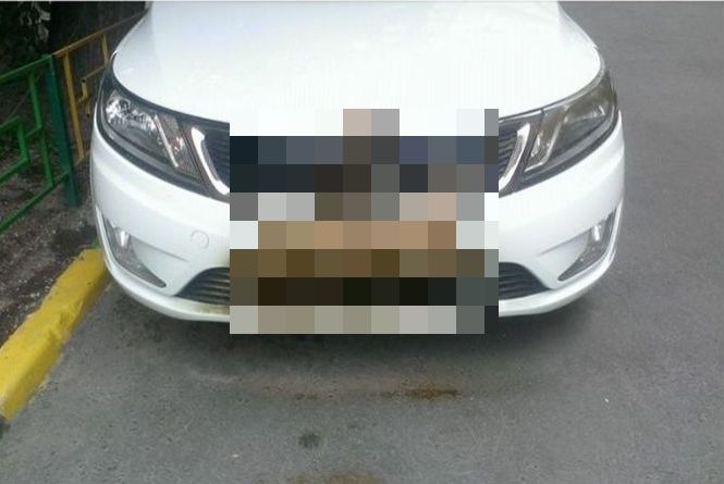 Изгнали нечистую силу из автомобиля во дворе (3 фото)