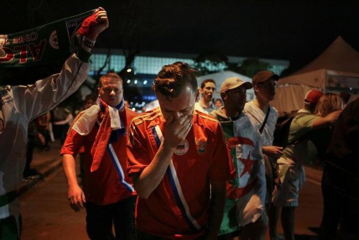 Разочарование и боль фанатов на Чемпионате мира по футболу в Бразилии (25 фото)