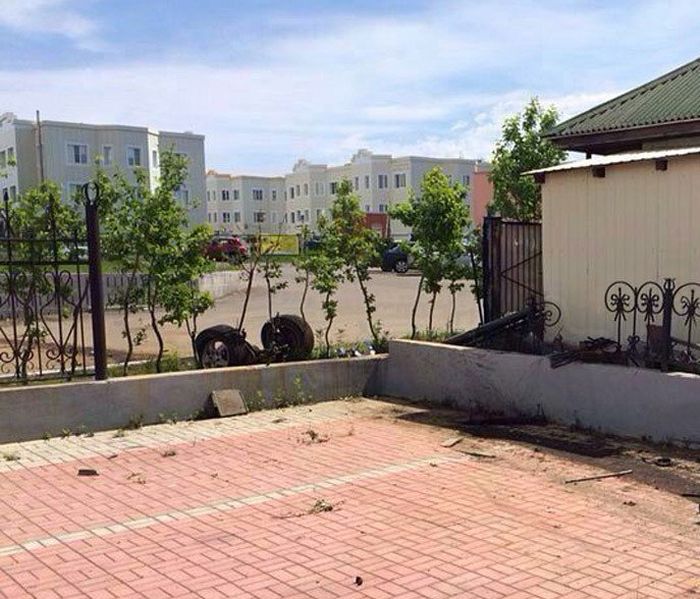 Пьяная ТП "припарковала" свой Cayenne и пешком ушла домой (3 фото) Пьяная ТП "припарковала" свой Cayenne и пешком ушла домой (3 фото)