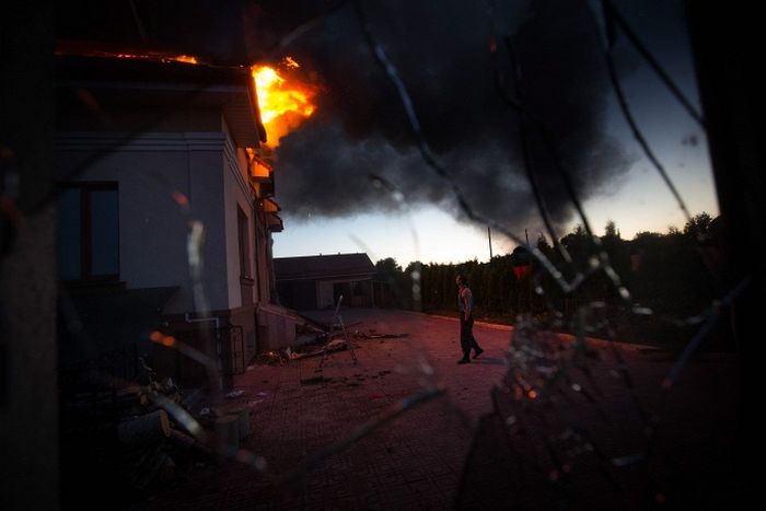 Последствия обстрела Краматорска из системы залпового огня "Град" (11 фото)