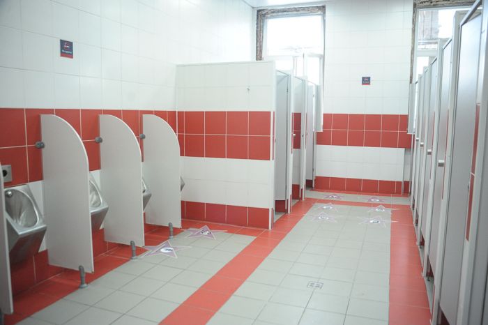 В Московком туалете открыли "Аллею звезд" (5 фото)