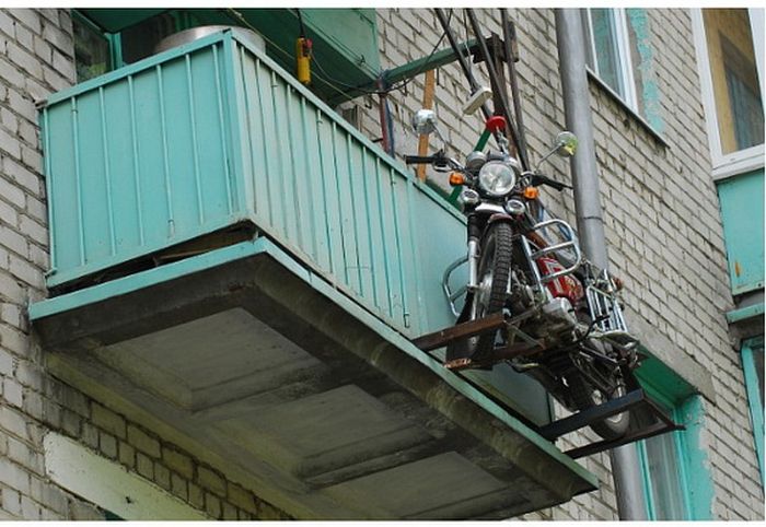 Паркова для мотоцикла на третьем этаже (5 фото)