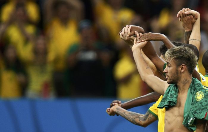 Снимки чемпионата мира в Бразилии, сделанные в нужный момент (54 фото)