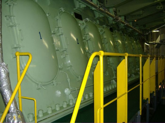 Машинное отделение танкера "Olympia" (32 фото)