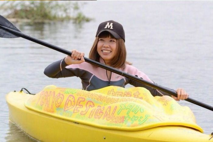 Японка сделала лодку в виде своей вагины (11 фото)