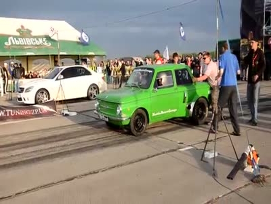 Заряженный Запорожец против Mercedes-Benz C 63 AMG