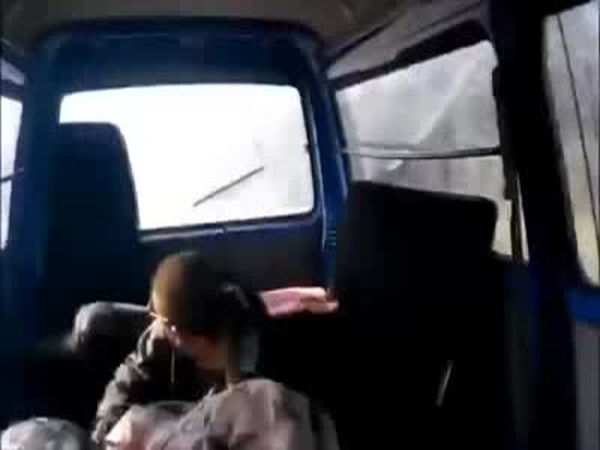 Ополченцы уходят от обстрела