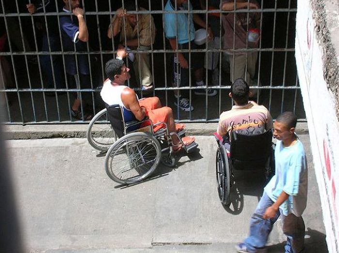 Экскурсия по тюрьме "Беллависта" в Колумбии (16 фото)