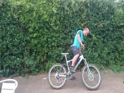 Не каждый умеет ездить на велосипеде (9.2 мб)