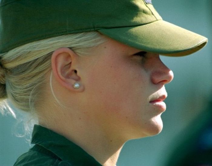 Норвежские девушки на службе в армии (45 фото)