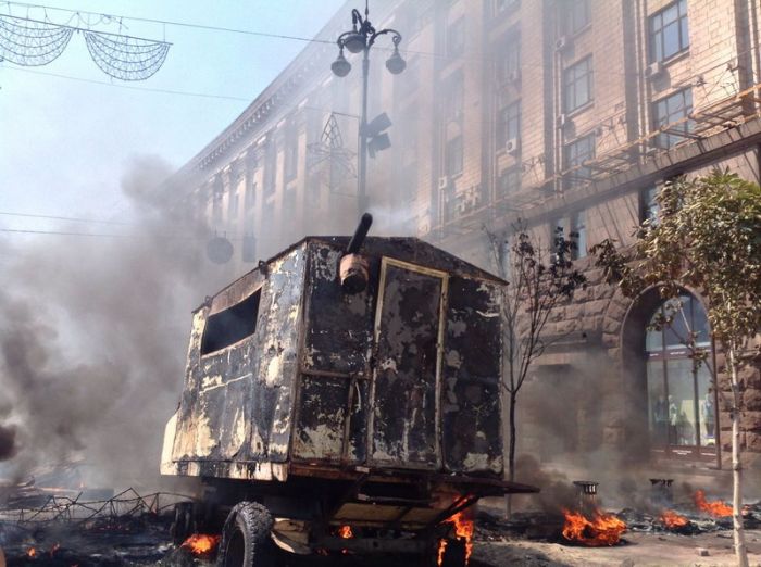 "Зачистка" Майдана - центр Киева снова в огне (24 фото + 2 видео)