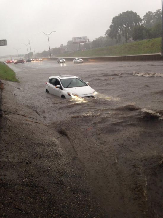 Наводнение в Детройте (8 фото)