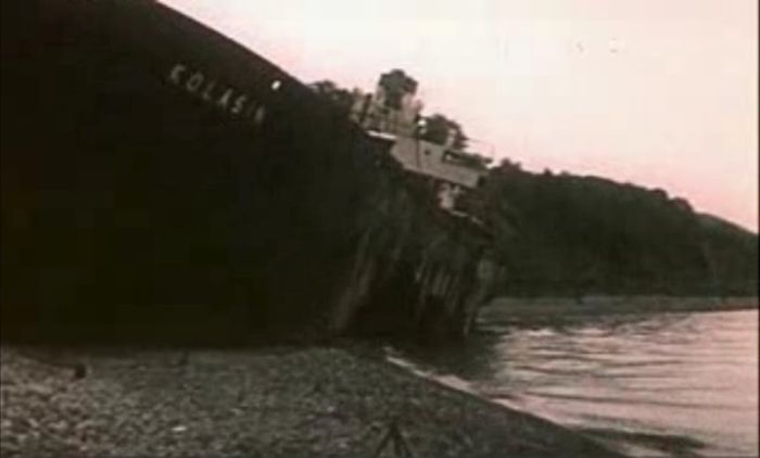 Корабль, потерпевший крушение в 1970-х годах возле Сочи (10 фото)