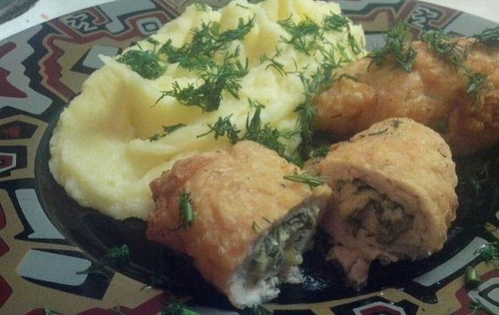Готовим куриные рулетики с сыром и чесноком своими руками (32 фото)