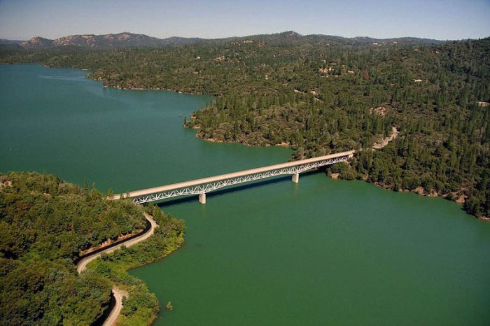 Аномальная засуха в Калифорнии на сравнительных снимках (6 фото)