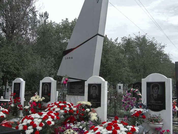 10 лет назад в небе России были одновременно взорваны два самолета (11 фото) 10 лет назад в небе России были одновременно взорваны два самолета (11 фото)