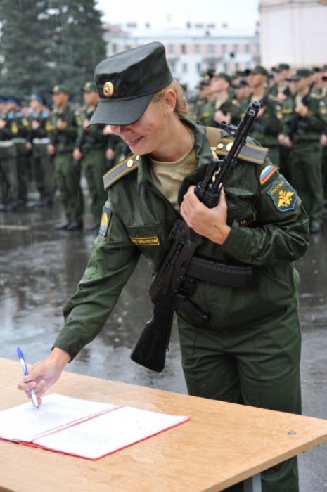 Присяга девушек в Военно-космической академии (11 фото)