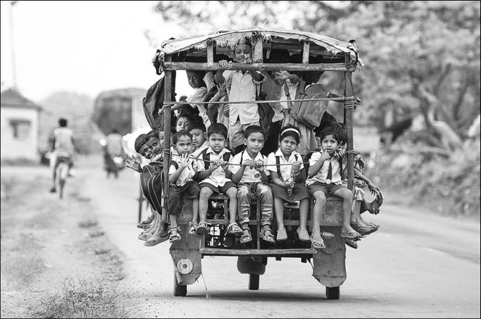 Трудный путь в школу в разных странах мира (25 фото)